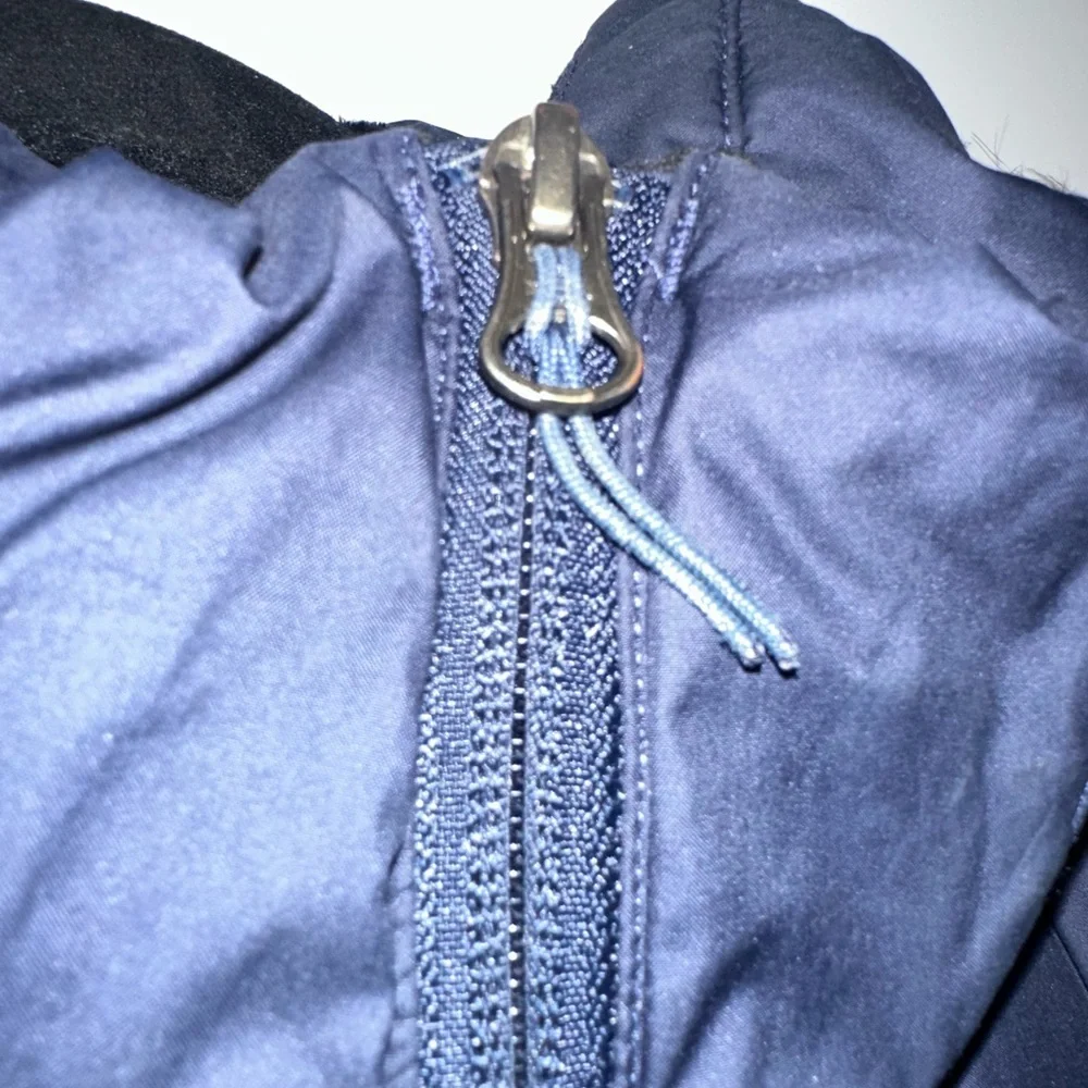 Marmot Women’s Navy Puffer Coat - Picture 3 of 3